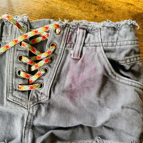 Free People Becket Cut Off Slouchy Shorts - Size 24 - Picture 6 of 12